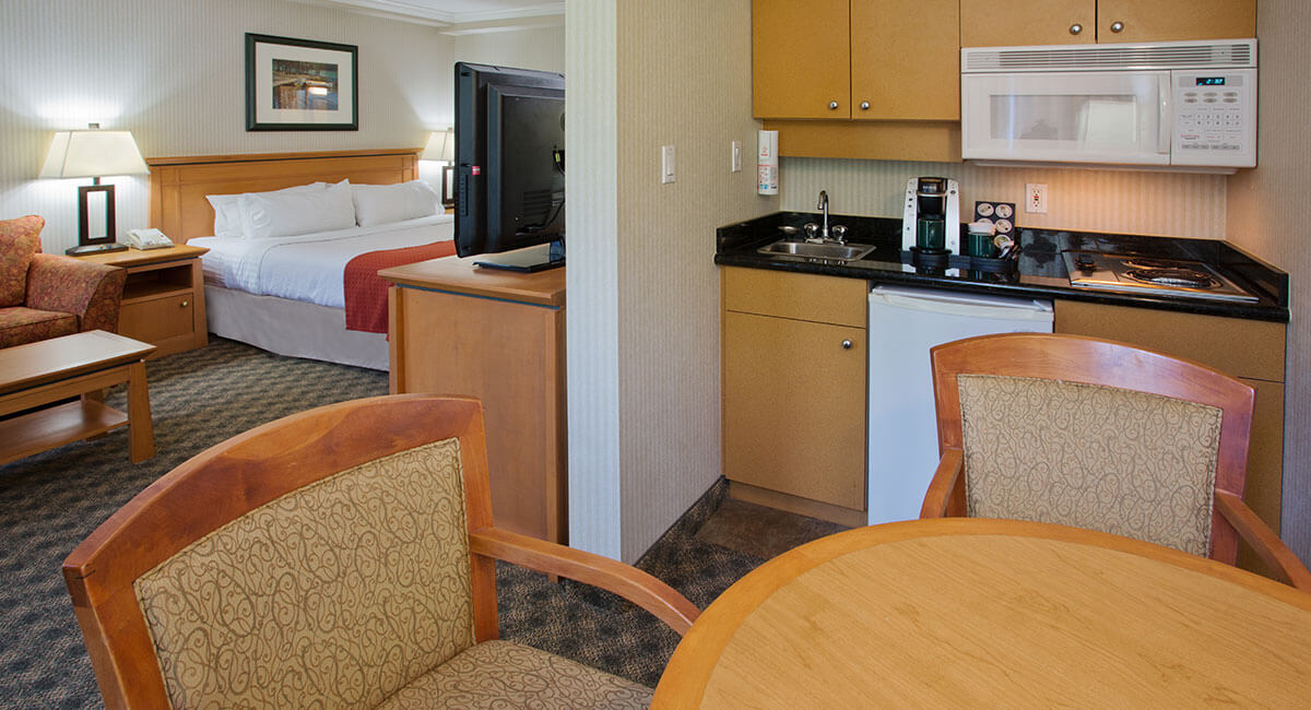 One bedroom suite with kitchenette and eating table at the Holiday Inn North Vancouver